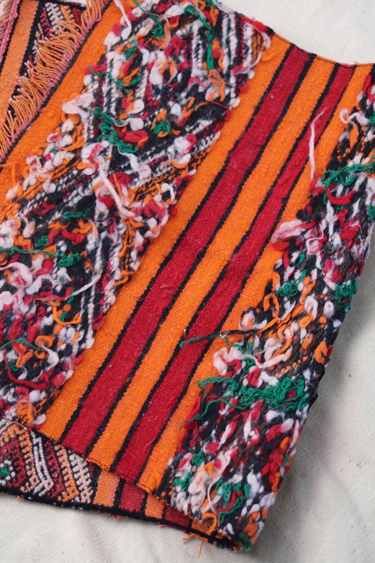 Reverse of the Moroccan Hanbel showing visible coloured yarn ends